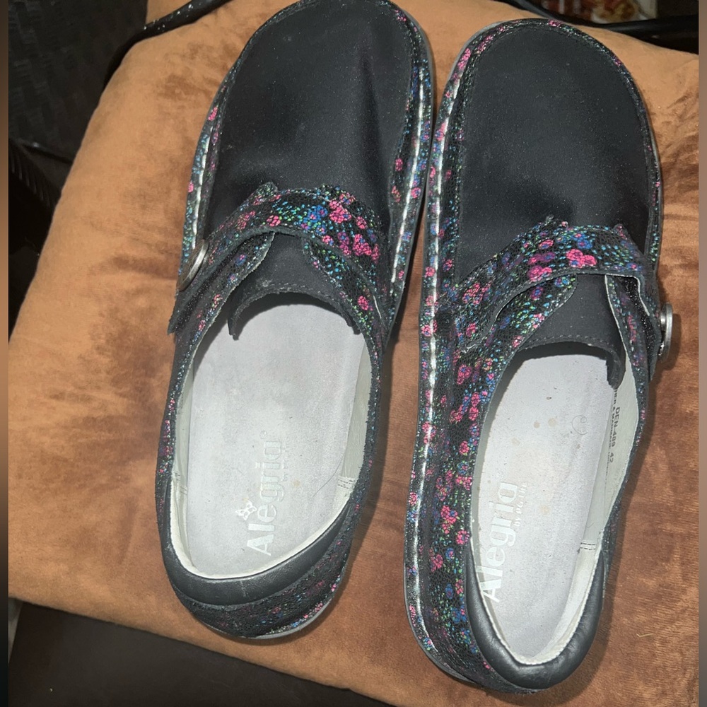 Black Alegria with Colorful Spots